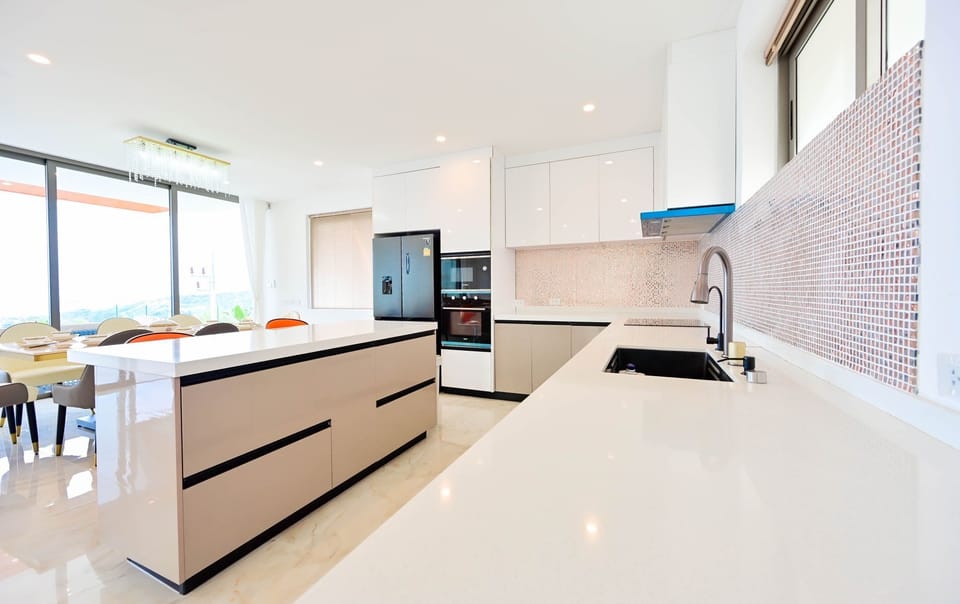 Fridge, microwave