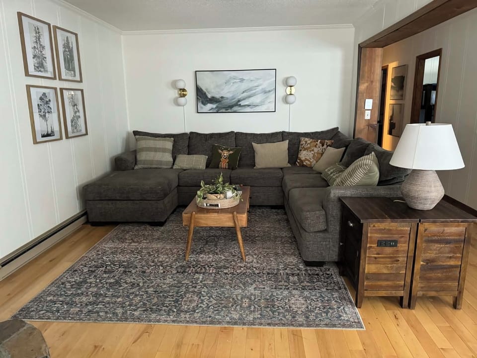 Condo, Multiple Beds, Balcony, Mountain View (3Br: Summit 101B) | Living area
