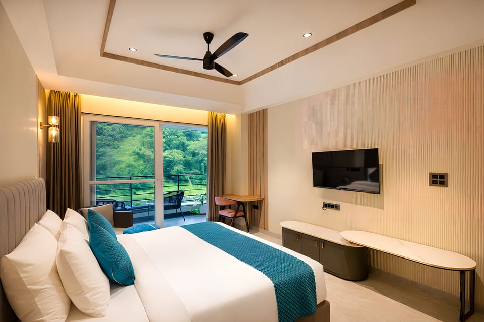 Deluxe Room, Balcony, Park View | Free WiFi