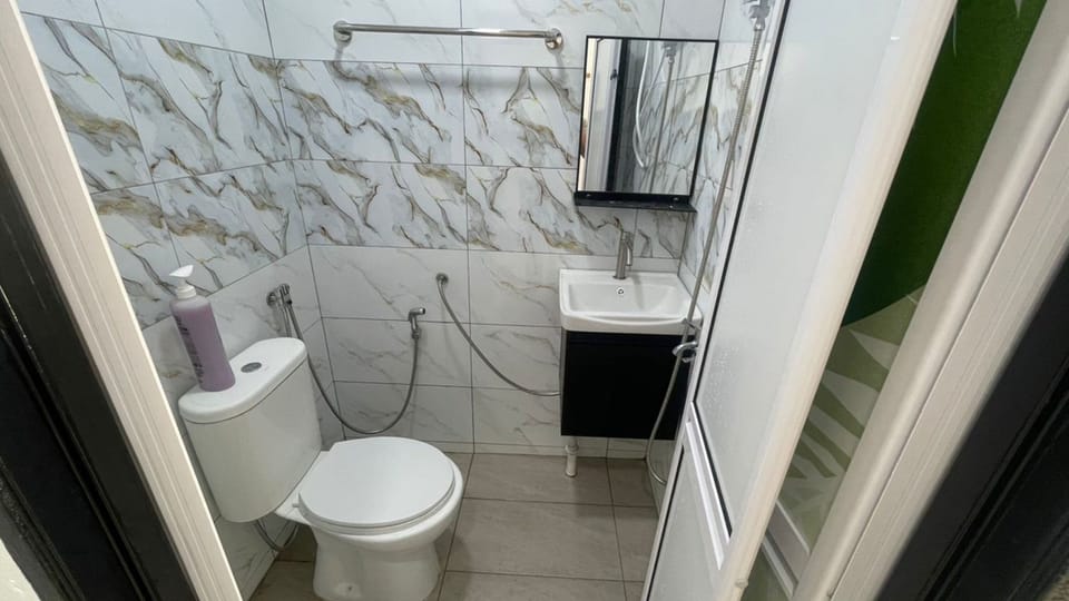 Deluxe Double Room | Bathroom | Shower, towels