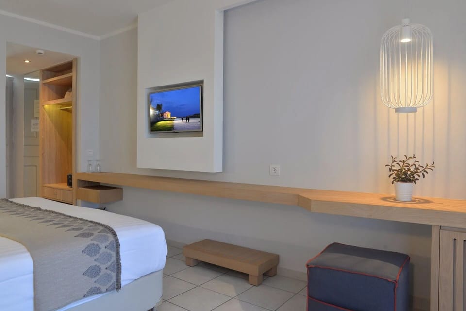 Superior Double or Twin Room, Balcony, Sea View | In-room safe, WiFi (free)
