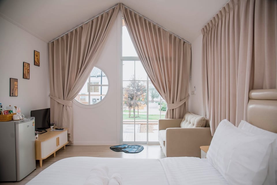 Standard Room, 1 King Bed | Free WiFi, bed sheets
