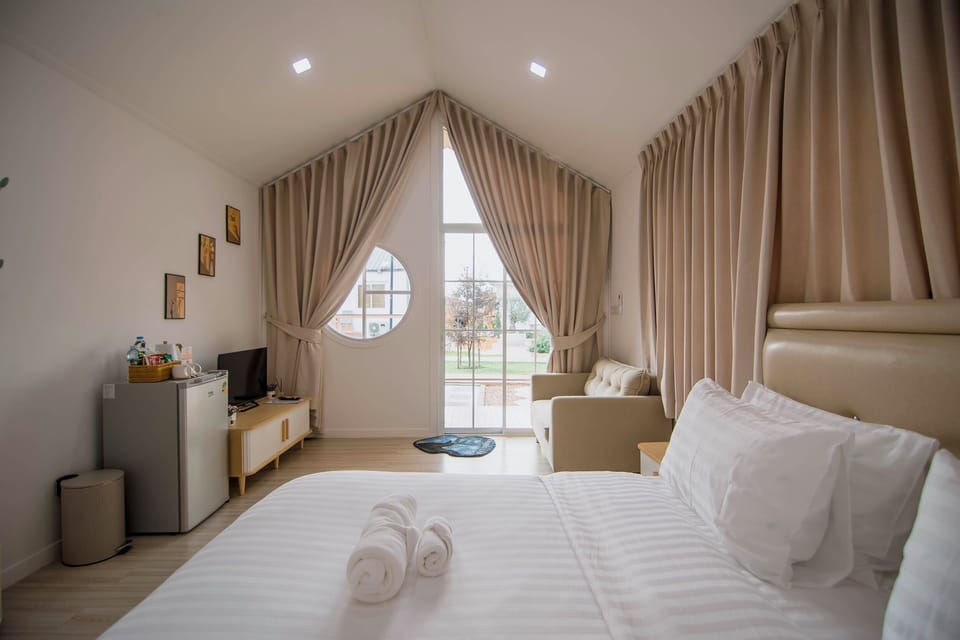 Standard Room, 1 King Bed | Free WiFi, bed sheets
