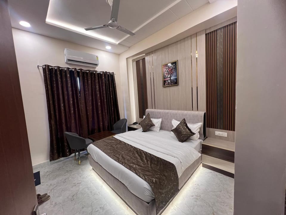 Deluxe Room | Rollaway beds, free WiFi, bed sheets