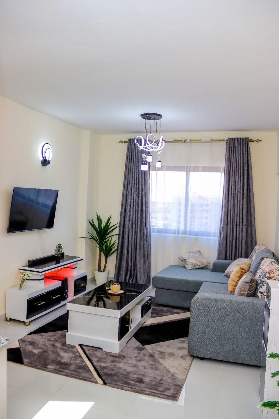Comfort Studio Suite, City View | Living area