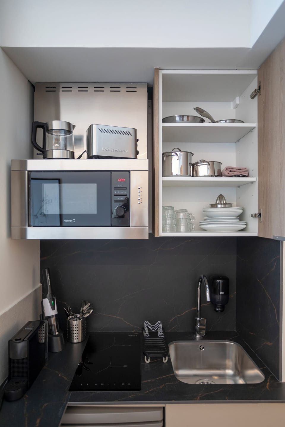 Standard Apartment, City View | Private kitchen