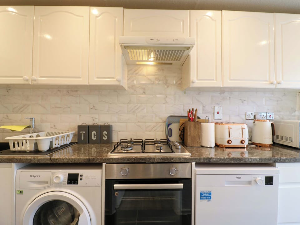 Dishwasher, cookware/dishes/utensils