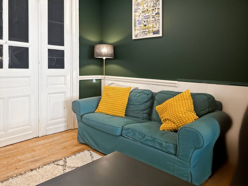 Apartment, 3 Bedrooms, Balcony | Living room