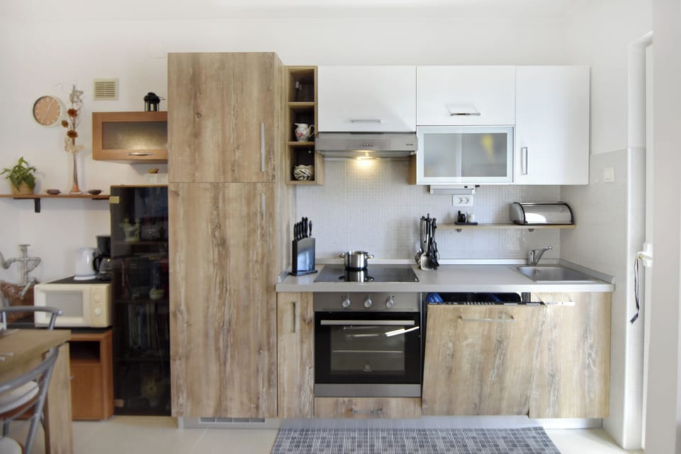 Apartment, 2 Bedrooms, Balcony, City View | Interior