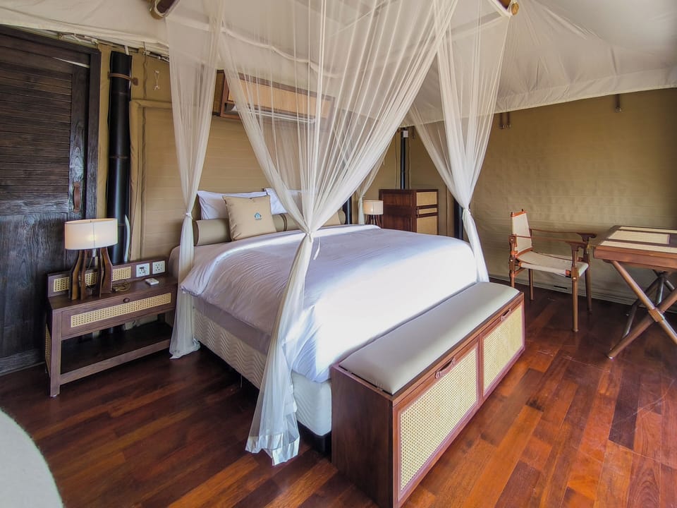 Luxury Room, Hill View | Desk, free WiFi