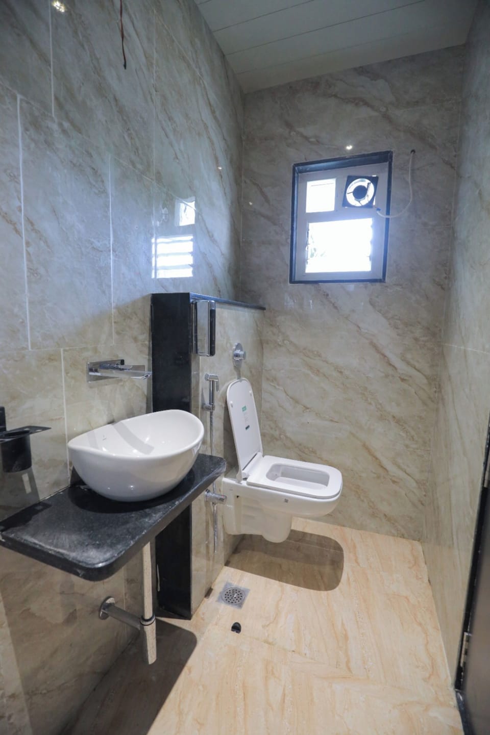 Deluxe Room | Bathroom | Shower, free toiletries, towels, soap