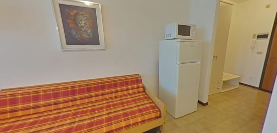 Studio, Balcony, City View | Interior