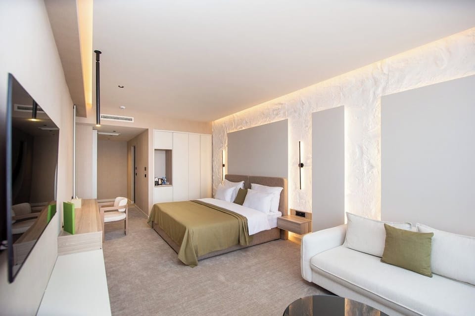 Superior Room, Sea View | In-room safe, laptop workspace, blackout drapes, soundproofing