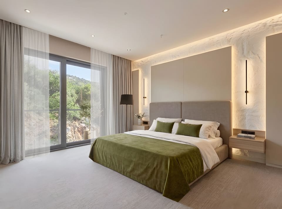 In-room safe, laptop workspace, blackout drapes, soundproofing