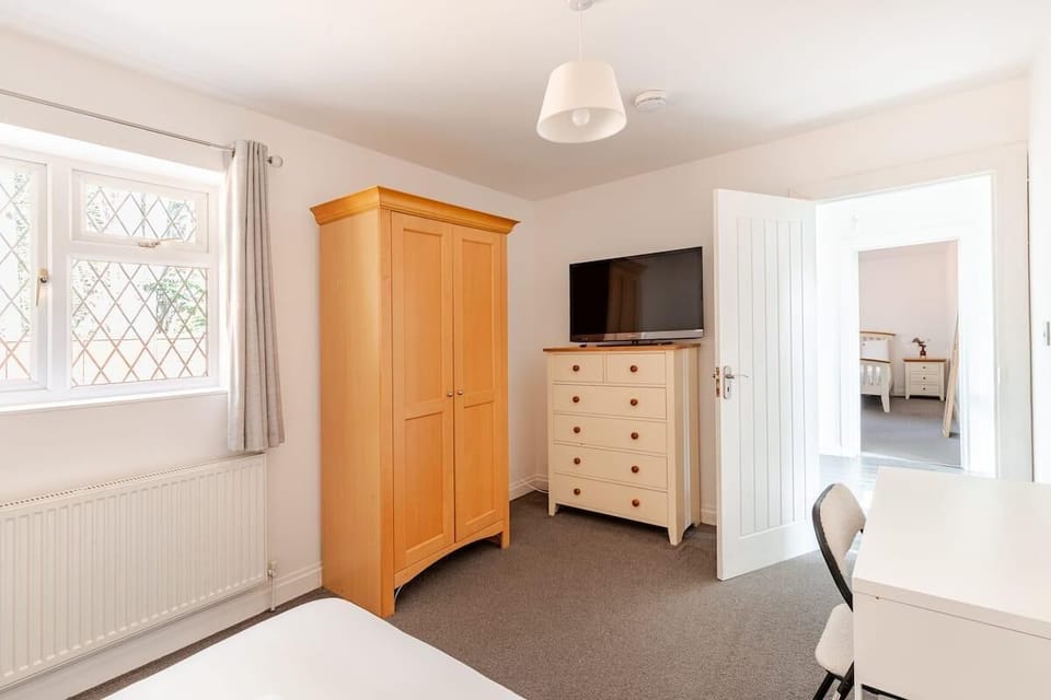 Iron/ironing board, WiFi (free)