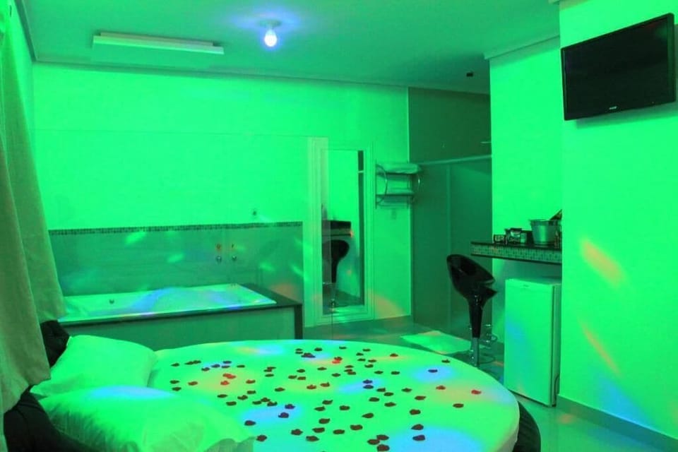 Minibar, soundproofing, free WiFi, wheelchair access