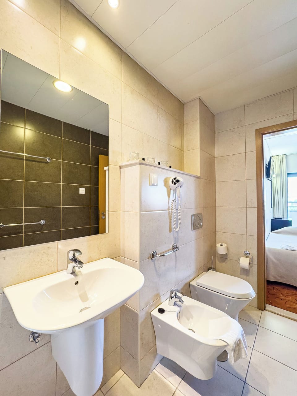 Basic Triple Room | Bathroom | Free toiletries, towels, soap, shampoo