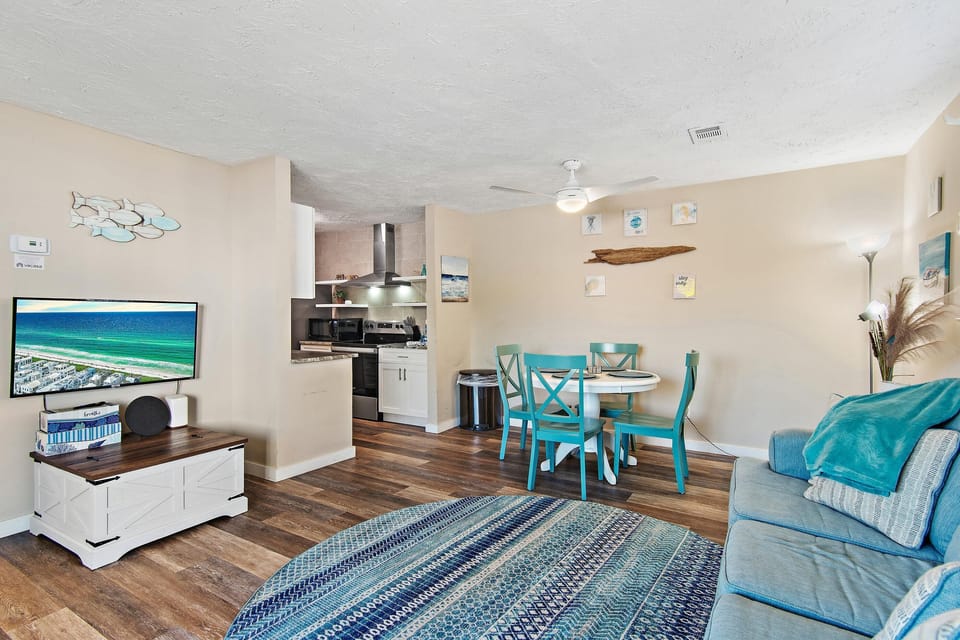 Condo, 1 Queen Bed with Sofa bed (Cross Creek 29D) | Living area