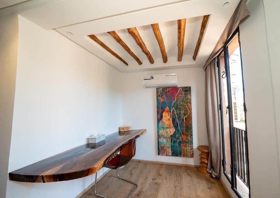 Deluxe Suite | In-room safe, desk, laptop workspace, iron/ironing board (on request)