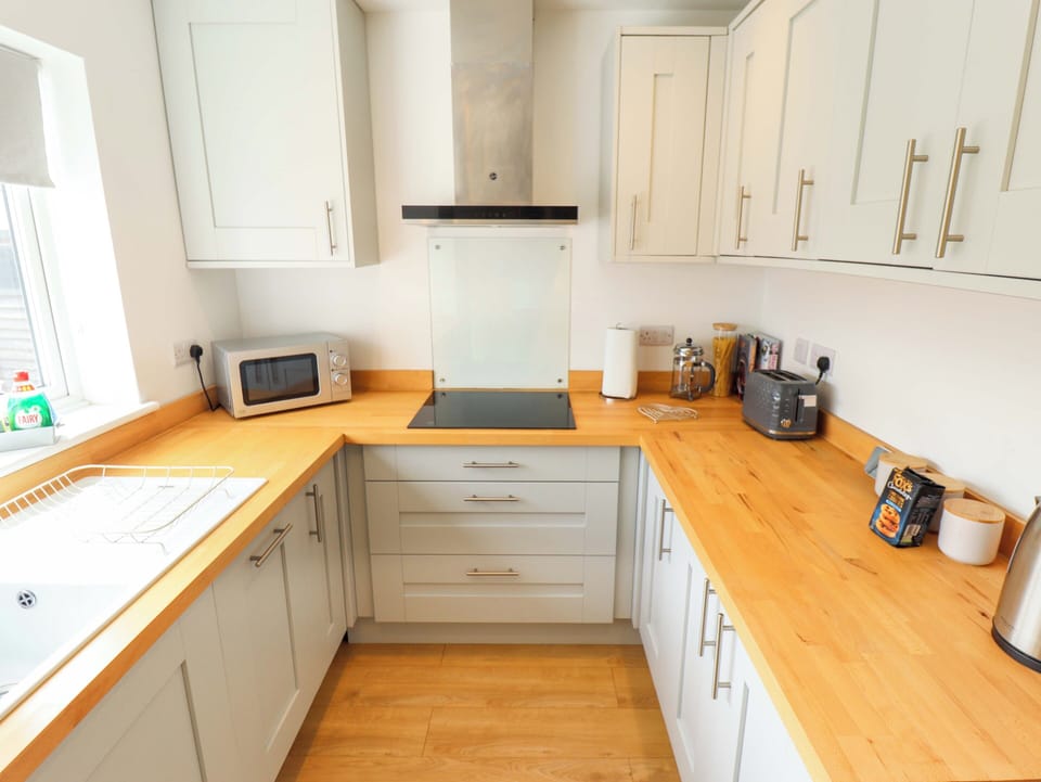 Dishwasher, cookware/dishes/utensils
