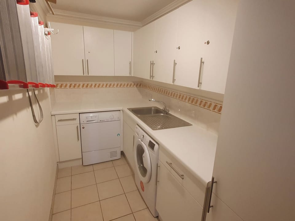 Dishwasher, cookware/dishes/utensils
