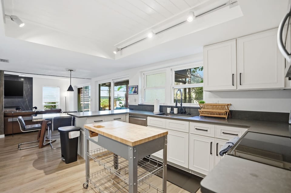 House, Multiple Beds, Pool Access, Pool View (13609 Heritage Way) | Private kitchen