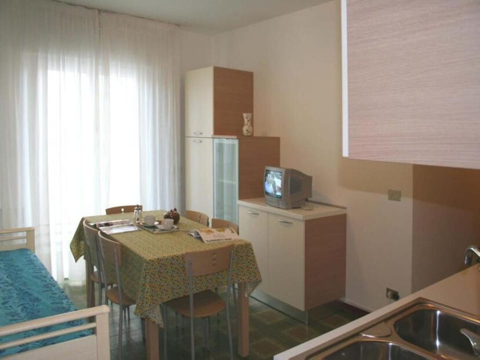 Apartment, 2 Bedrooms, Terrace | Dining