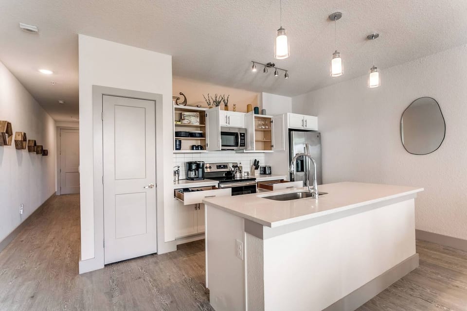 Condo, 1 Bedroom, Accessible, Smoking | Private kitchen