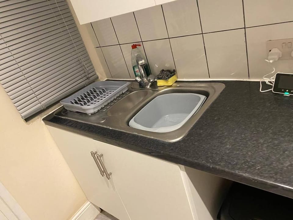 House, 4 Bedrooms | Private kitchen