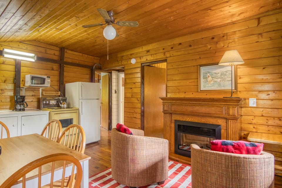 Cabin, 2 Bedrooms (1) | Living area