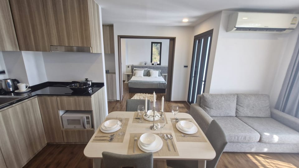 Deluxe Quadruple Room, Balcony, Mountain View | Interior