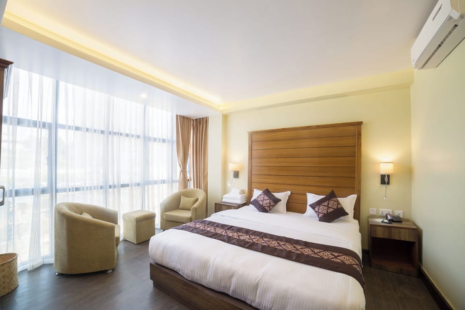 Deluxe Double Room | Desk, laptop workspace, iron/ironing board, free WiFi
