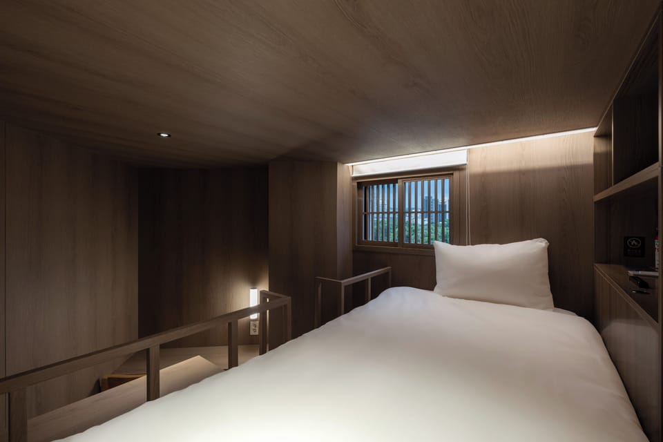 In-room safe, free WiFi, bed sheets