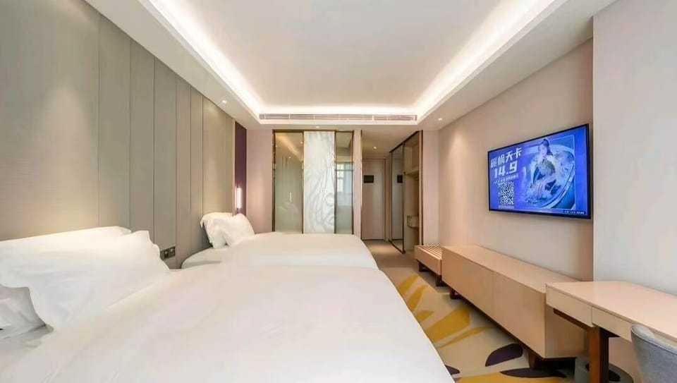 Luxury Twin Room, City View | Desk, laptop workspace, WiFi (free), bed sheets