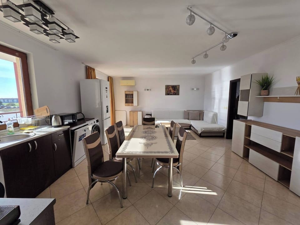 Apartment, 2 Bedrooms, Balcony, Garden View | Dining room