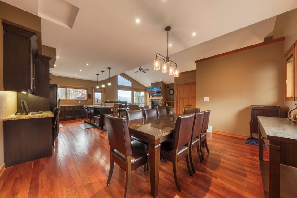 Basic Townhome | In-room dining