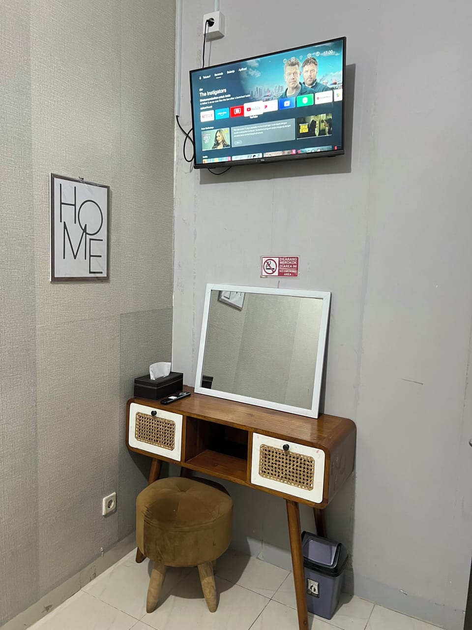 Standard Room, Shared Bathroom | Interior