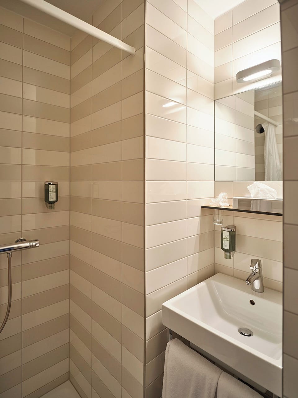 Basic Single Room | Bathroom | Hair dryer, towels, soap, shampoo