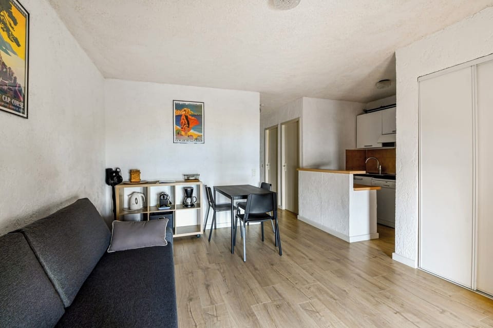 Classic Apartment, Balcony, Sea View | Living area