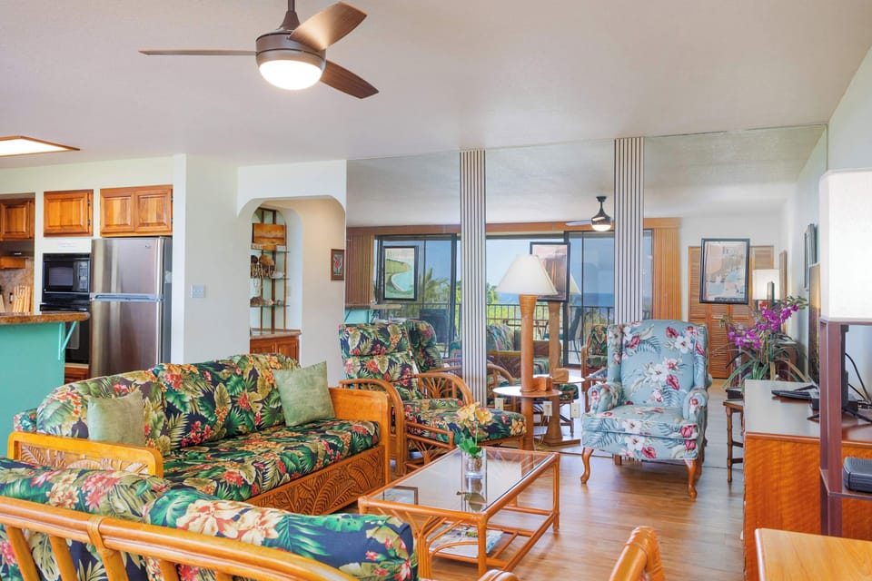Condo, Multiple Beds, Lanai, Ocean View (Sunset View at Kahaluu Bay Villas) | Living area