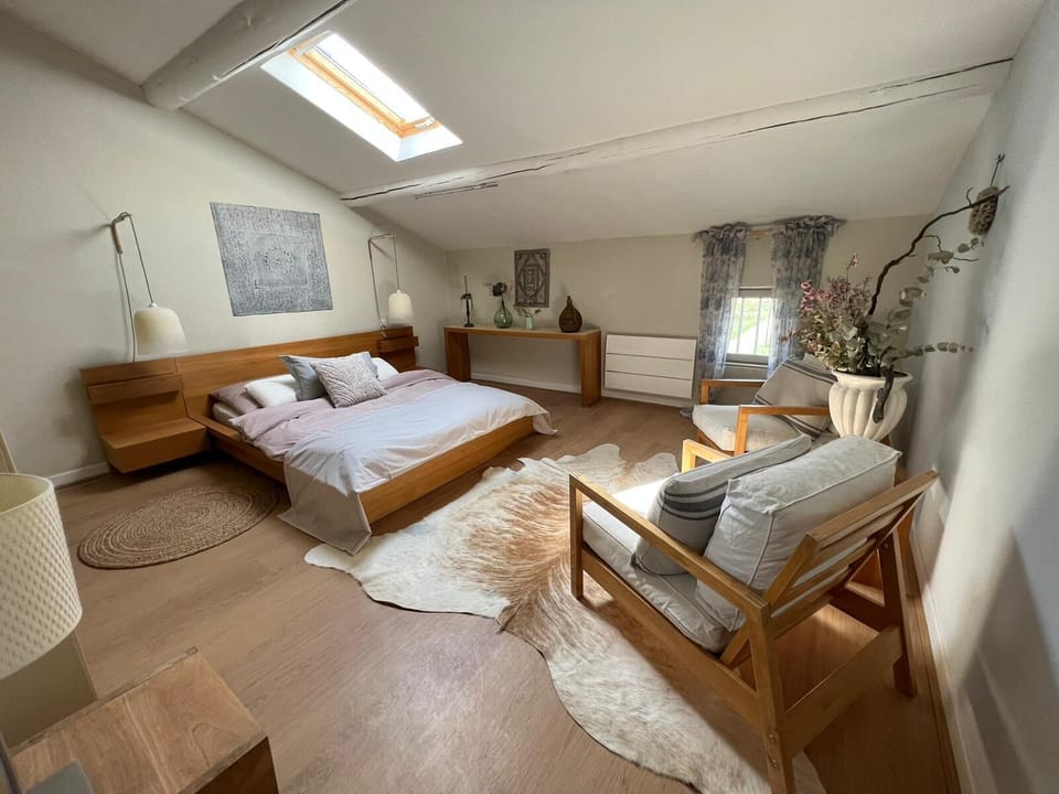 Deluxe Double Room, 1 Queen Bed, Private Bathroom, Garden View | Desk, free WiFi