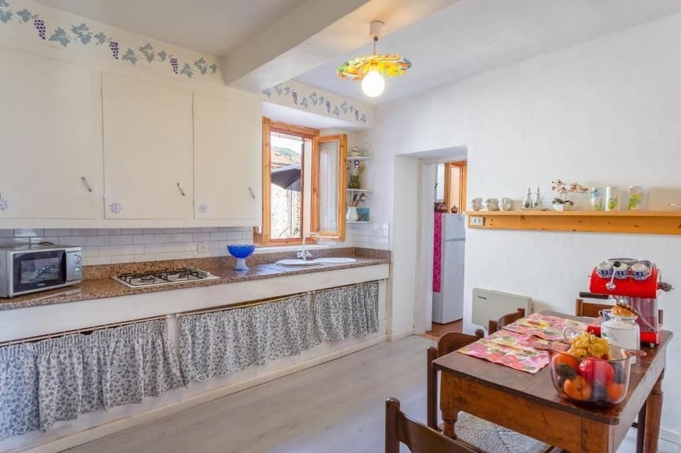 House, Private Pool, Valley View | Private kitchen | Fridge, microwave, stovetop, cookware/dishes/utensils