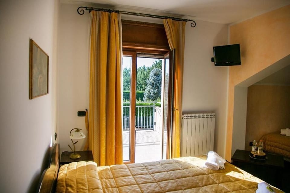 Classic Quadruple Room, Mountain View