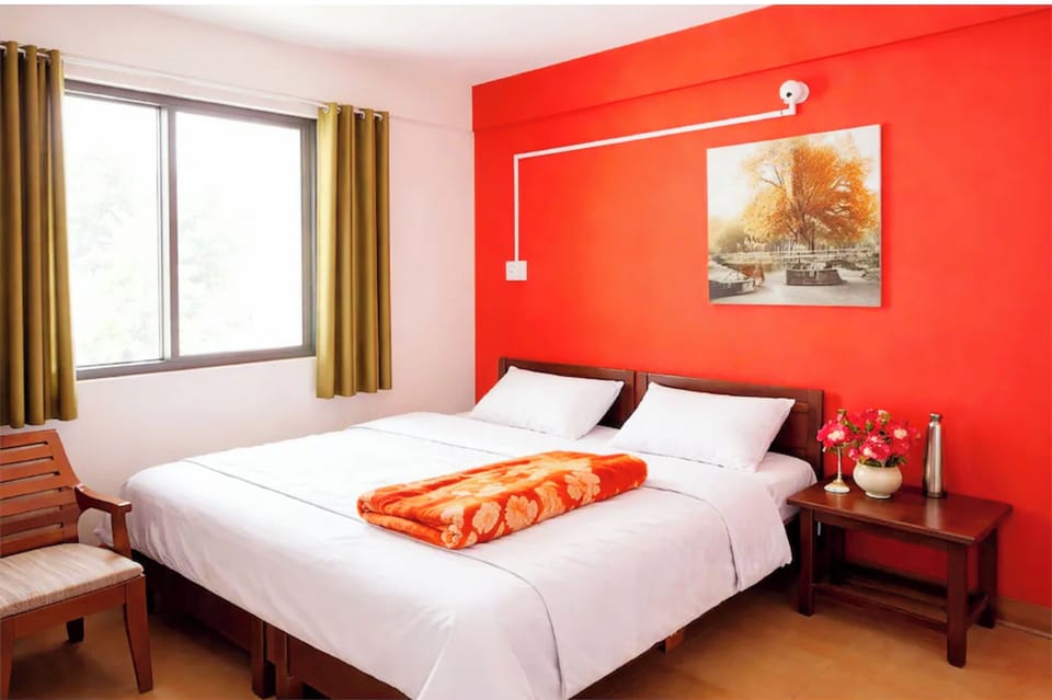 Deluxe Double Room | Hypo-allergenic bedding, desk, soundproofing, free WiFi