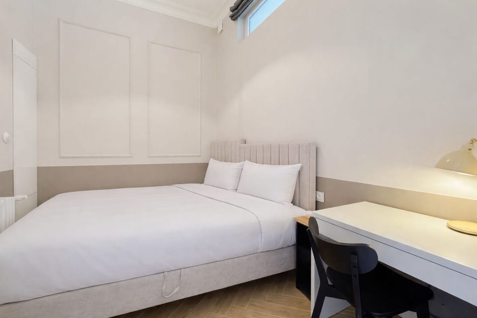 Deluxe Apartment, City View | Iron/ironing board, free WiFi