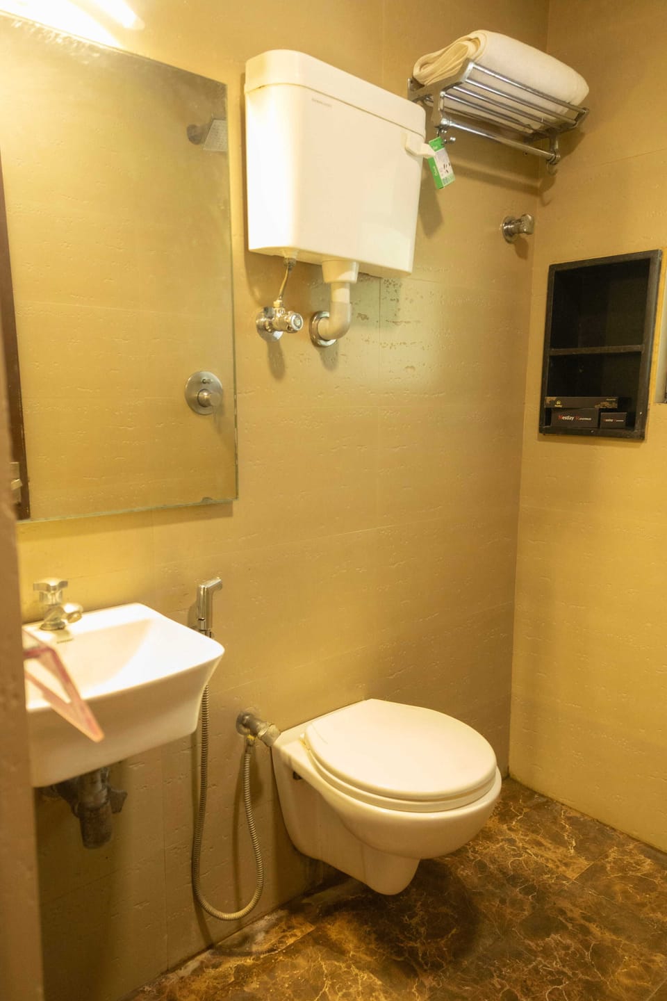 Deluxe Double Room | Bathroom | Shower, free toiletries, towels, soap