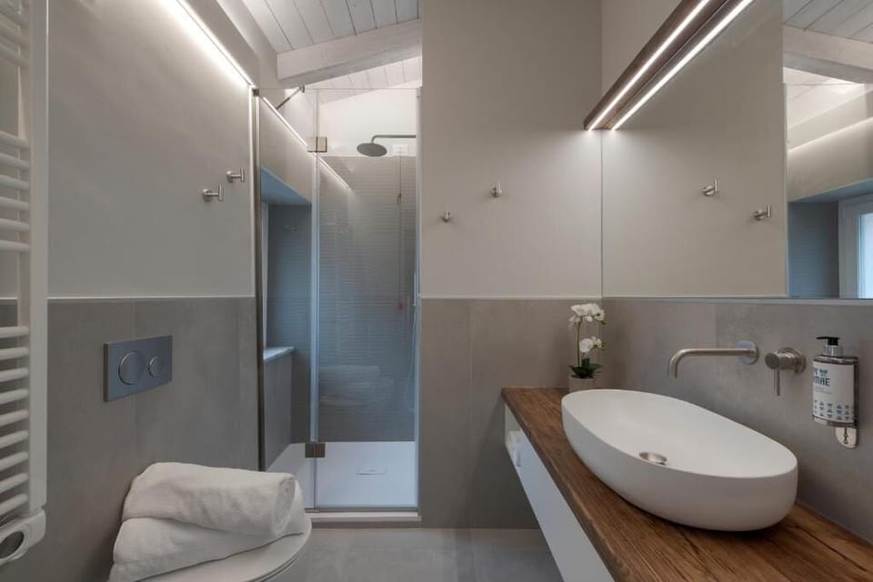 Superior Double or Twin Room, Garden View | Bathroom