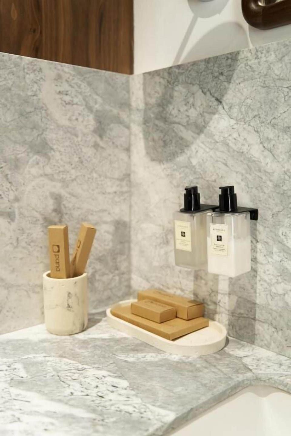 Bathroom amenities