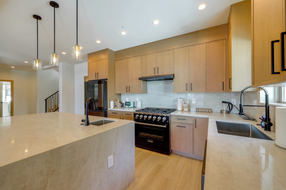 House (6 Bedrooms) | Interior