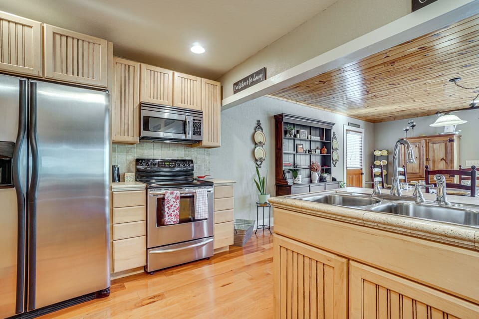 House (4 Bedrooms) | Interior